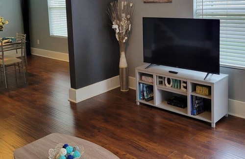 Kennedy King House | Chic 2 Bd 5 Min to Downtown & IU Methodist