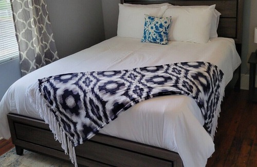 Kennedy King House | Chic 2 Bd 5 Min to Downtown & IU Methodist