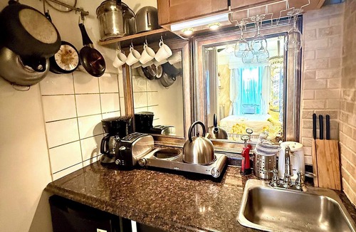 Harlem Apartment | Chic 2-Room Studio Retreat, Quiet Comfort in New York