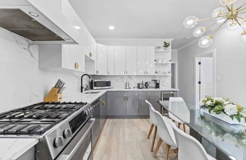 McGinley Square Condo | Chic 3BR-4BD-3Bath Oasis with Backyard Near NYC