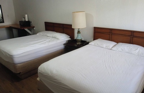 Mayo Hotel | Chic Hill Top Room 21 with Wi-Fi, AC in cool Mayo