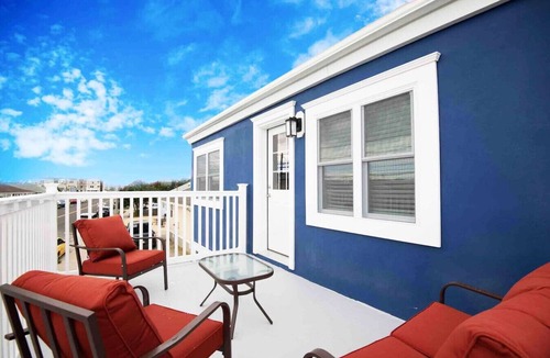 Point Pleasant Beach Apartment | Chic place 180ft to beach, parking