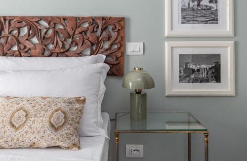 Rione III Colonna Apartment | Chic Spanish Steps Retreat