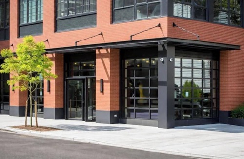 Hunters Point Apartment | Chic Unit by Gantry Plaza State Park – Queen Bed + Modern Kitchen Design
