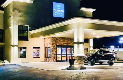 Evansville Hotel | Clarion Inn & Suites Evansville Eastland Area