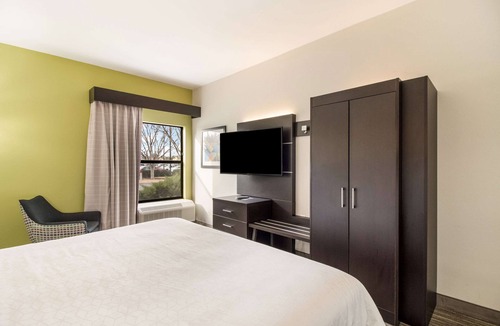 New Bern Hotel | Clarion Pointe New Bern