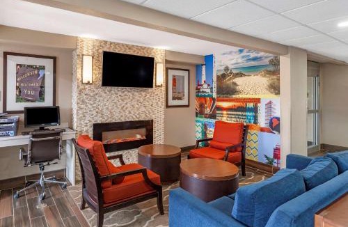 Mount Pleasant Hotel | Clarion Pointe Racine - Mount Pleasant