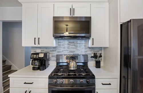 Naperville House | Classic: 5BR-3BT Spacious Modern House!