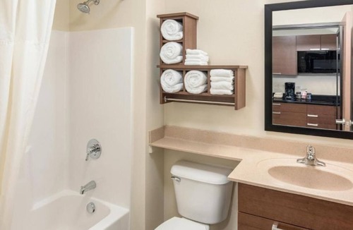 Lebanon Hotel | Clean, Comfortable Stay near Lebanon’s Historic Square & State Park Trails