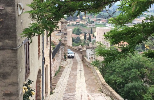 Spello Apartment | Cleopatra - Hilltop Medieval Escape with Panoramic View