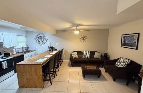 Gainesville Condo | Close to UF Condo 2 Beds 1 Bath with parking in Gainesville, FL