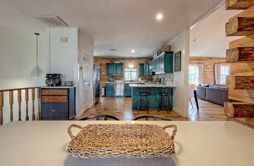 Tiger Cabin | Clyde`s Cabin | Firepit, Mtn Views, Pet-Friendly | Near Clayton & Wineries