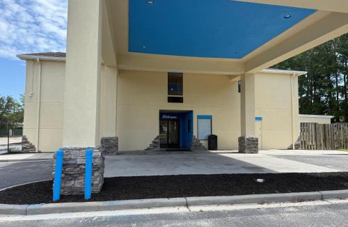 Loris Hotel | Coastal Comfort Hotel