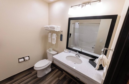 Sheldon Hotel | Cobblestone Inn & Suites - Sheldon