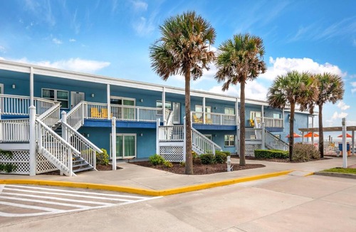 New Smyrna Beach Hotel | Coconut Palms Beach Resort II, an Ascend Collection Hotel