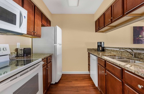 Berkeley Hotel | Comfort and Convenience! Full Kitchen, Pools! Perfect for Groups!