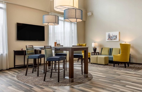 East Allegheny Hotel | Comfort Inn & Suites Pittsburgh-Northshore