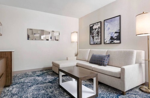 Northeast Virginia Beach Hotel | Comfortable Countryside Stay! 3 Comfortable Units, Onsite Pool