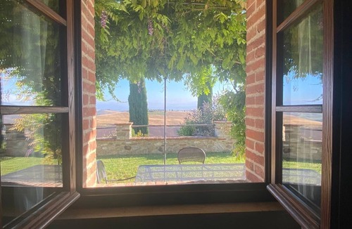 Bollano Apartment | Comfortable Flat in Asciano, air conditioning, garden with gazebo, pool, G