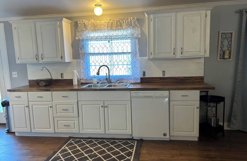 Ruth House | Comfortable home in the country near McComb, MS with high speed internet, pool