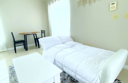 Palm Coast House | Comfortable Natural modern one bedroom Guesthouse