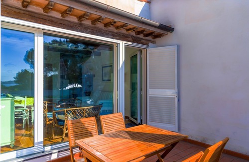 Magazzini Apartment | Comfortable three-room apartment with a large terrace overlooking the Gulf of Portoferraio