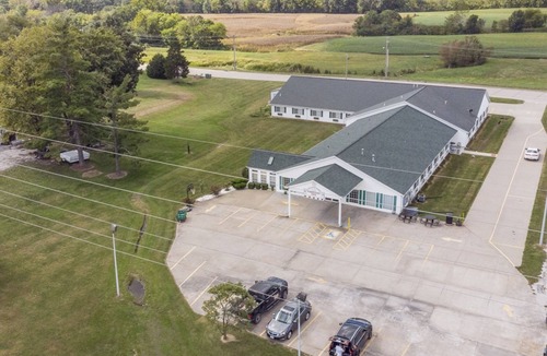 Red Bud Bed & Breakfast | Comfy Double Queen Economy Room with Free Parking!