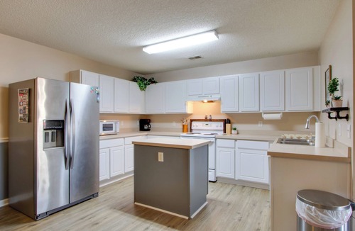 Lexington House | Community Pool! Lexington Home 9 Mi to Lake Murray