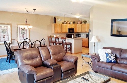 Arnolds Park Condo | Condo, Arnolds Park, Walk to Restaurants & Shops, 4 Bedroom, 2 Bath, Pool