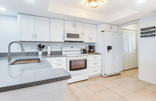 Cocoa Isles Condo | Condo w/Direct Ocean Inlet View: Bikes Included!