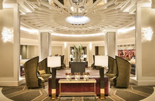 Whitehaven Hotel | Connecting King Courtyard-Outdoor Pool -Restaurants -Gym -Airport Shuttle