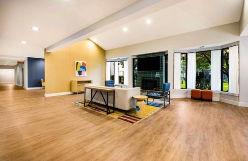 Eastwick Hotel | Convenient Stay, Superb Location! Short Drive to Philadelphia Zoo! Pets Allowed!