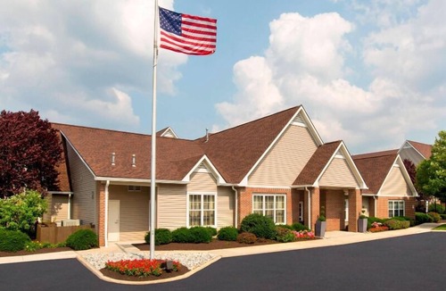 Bethlehem Apartment | Convenient Tourist Location! Free Breakfast, Kitchen, Seasonal Outdoor Pool!