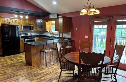 Glasgow House | Conveniently located by Barren River Lake with stunning countryside views.