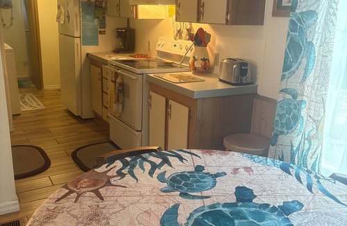 Chassahowitzka House | COOL CHAZ Waterfront River 2 bedroom Rental-4Kayaks-1Canoe-2docks-boathouse