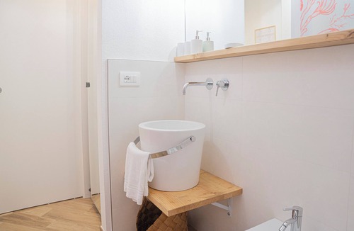 Moneglia Apartment | CORALLO APARTMENT With Bath & Kitchnette City Centre| PVT PARK