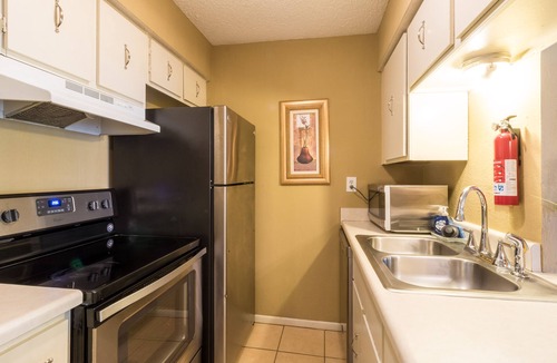 Ellendale Condo | Corporate style rental 30 day minimum