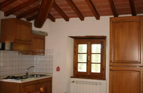 Castiglion Fiorentino Apartment | Cosy apartment for 2 people with pool, WIFI, TV and pets allowed, close to Cortona