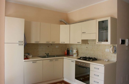 Marciano della Chiana Apartment | Cosy apartment for 5 guests with A/C, pool, TV, terrace and parking, close to Arezzo