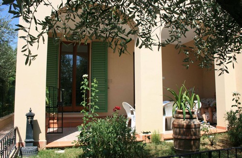 Marciano della Chiana Apartment | Cosy apartment for 5 guests with A/C, pool, TV, terrace and parking, close to Arezzo