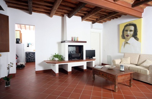 Corsanico-Bargecchia Apartment | Cosy apartment with WIFI, pool, A/C, TV, patio, pets allowed and panoramic view, close to Viareg.