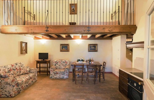 San Benedetto di Lugana Apartment | Cosy apartment for 5 guests with A/C, WIFI, pool, TV and patio