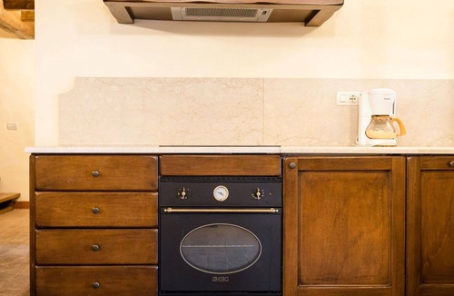 San Benedetto di Lugana Apartment | Cosy apartment for 5 guests with A/C, WIFI, pool, TV and patio