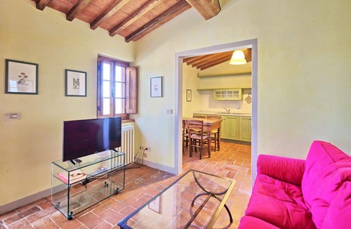 San Casciano in Val di Pesa Apartment | Cosy apartment with WIFI, pool, TV, pets allowed and panoramic view, close to Greve In Chianti