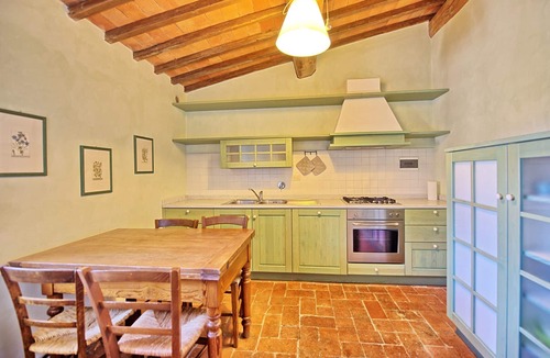 San Casciano in Val di Pesa Apartment | Cosy apartment with WIFI, pool, TV, pets allowed and panoramic view, close to Greve In Chianti