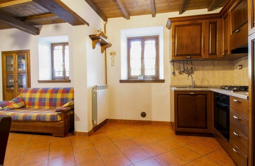 Fabbriche di Vallico Villa | Cosy apartment in villa for 12 people with WIFI, private pool, TV, patio and pets allowed
