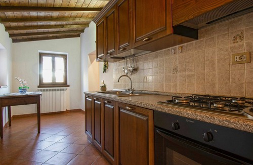 Fabbriche di Vallico Villa | Cosy apartment in villa for 12 people with WIFI, private pool, TV, patio and pets allowed