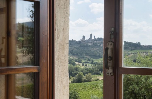 San Gimignano Apartment | Cosy apartment for 4 people with pool, A/C, WIFI, pets allowed and panoramic view