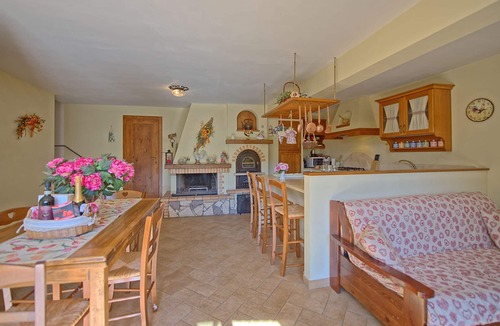 Villa A Sesta Apartment | Cosy apartment for 4 people with pool, WIFI, A/C, TV, patio and panoramic view, close to Siena