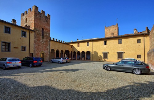 Certaldo Alto Apartment | Cosy apartment for 4 people with A/C, WIFI, TV and panoramic view, close to San Gimignano